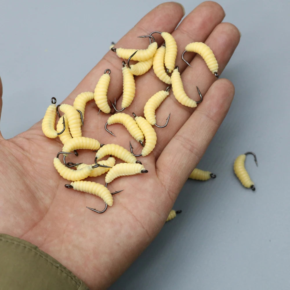 30PCS Artificial Breadworms Fishing Bait with Hooks Realistic Fake Hooked Worm Bait High Elasticity Rubber Fishing Bait